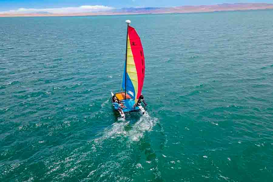 Ruta Privada en Catamarán en Paracas: Navega a tu Ritmo