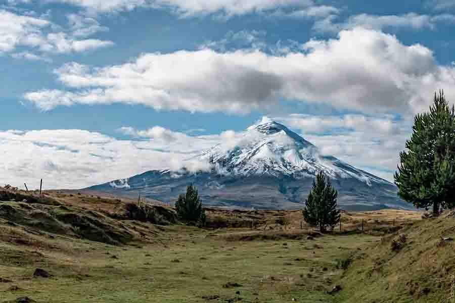 Tour a Cotopaxi en Bicicleta y Senderismo: Explora el Volcán Más Impresionante de Ecuador