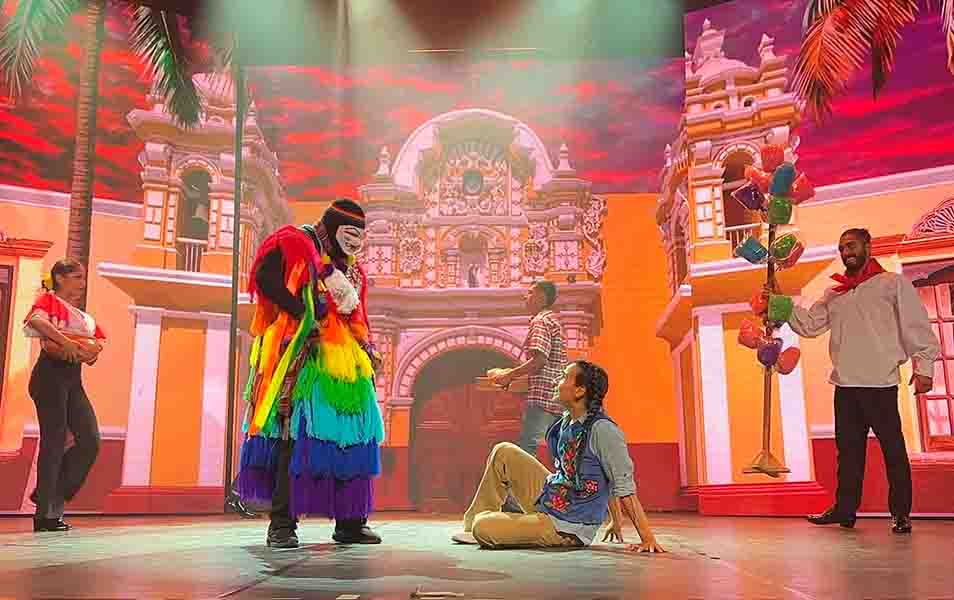 Cena y Show de Danzas del Perú